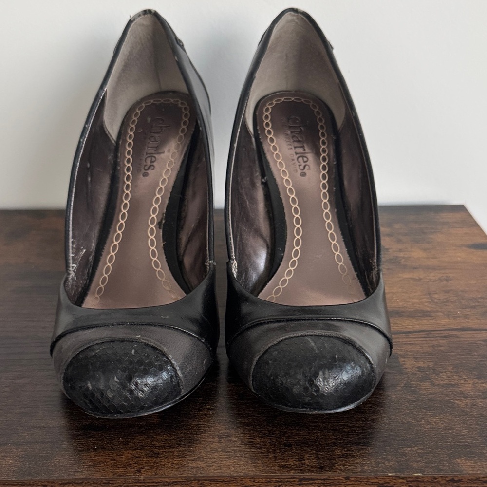 Charles by Charles David Melange Black and Gray Leather Cap-Toe Pumps